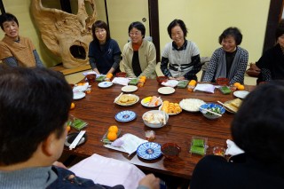 20131207(1)仏教婦人の、食べて喋って忘年会♪1